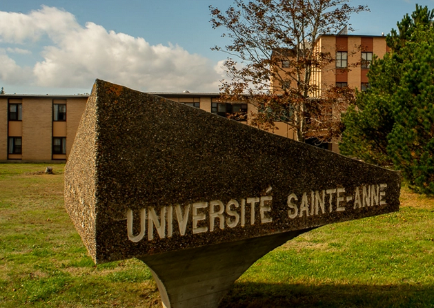 A sign at Université Sainte-Anne, which offers virtual session scholarships